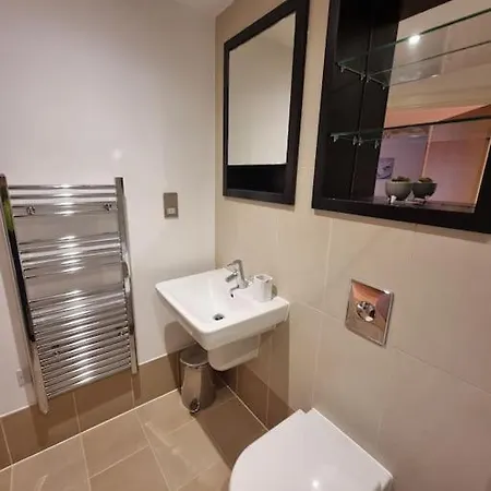 Modern Apartment By Leeds Dock Экстерьер фото