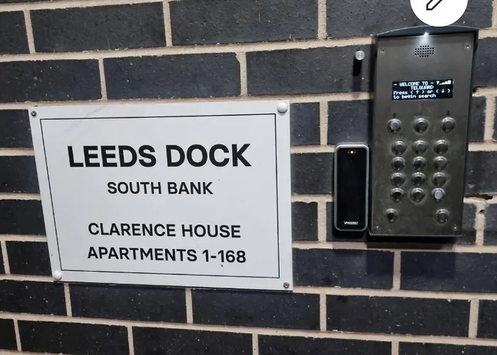 Modern Apartment By Leeds Dock