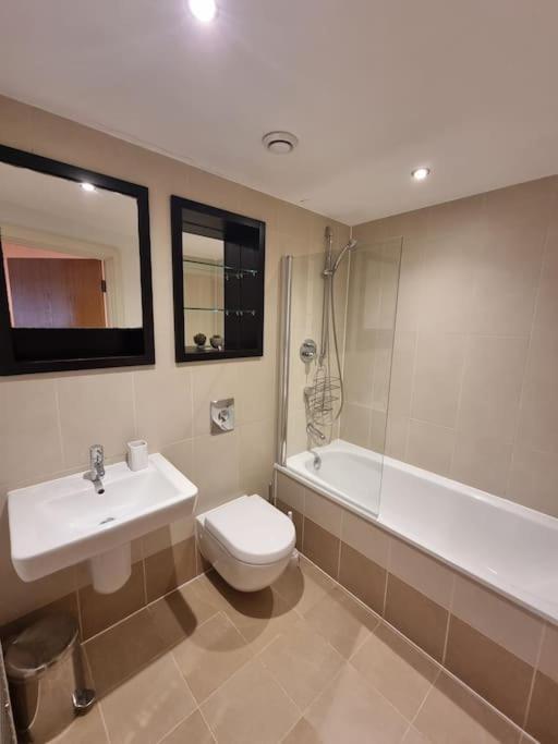 Apartment Modern By Leeds Dock Leeds (West Yorkshire)